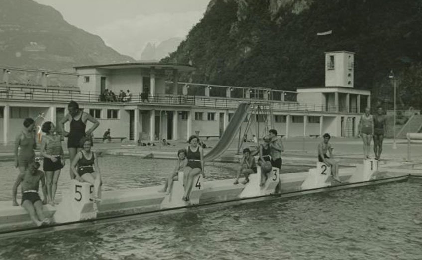 Bagnanti al Lido di Bolzano, 1930, Fotografa/o: , fondo Editrice Sciliaria, Ufficio Film e media, Provincia autonoma di Bolzano - Alto Adige, LAV032-0835, CC BY 4.0